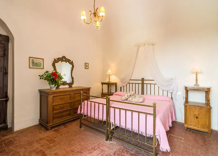 Cosy Farmhouse In Bacchereto With Swimming Pool