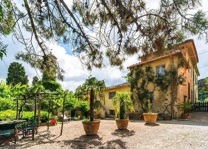 Cosy Farmhouse In Bacchereto With Swimming Pool